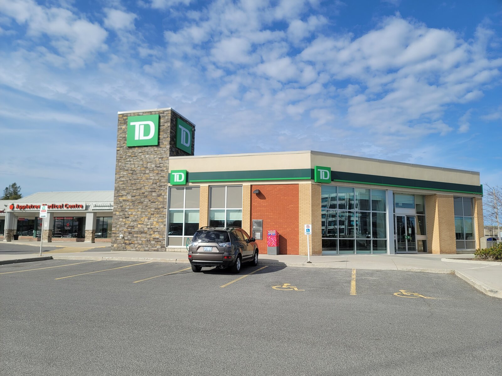 Modern home exterior by WAIDT